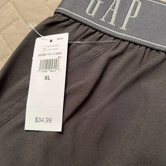 GapFit Dark Gray 3" Runaround Shorts / NWT/ Size XL - Picture 10 of 10